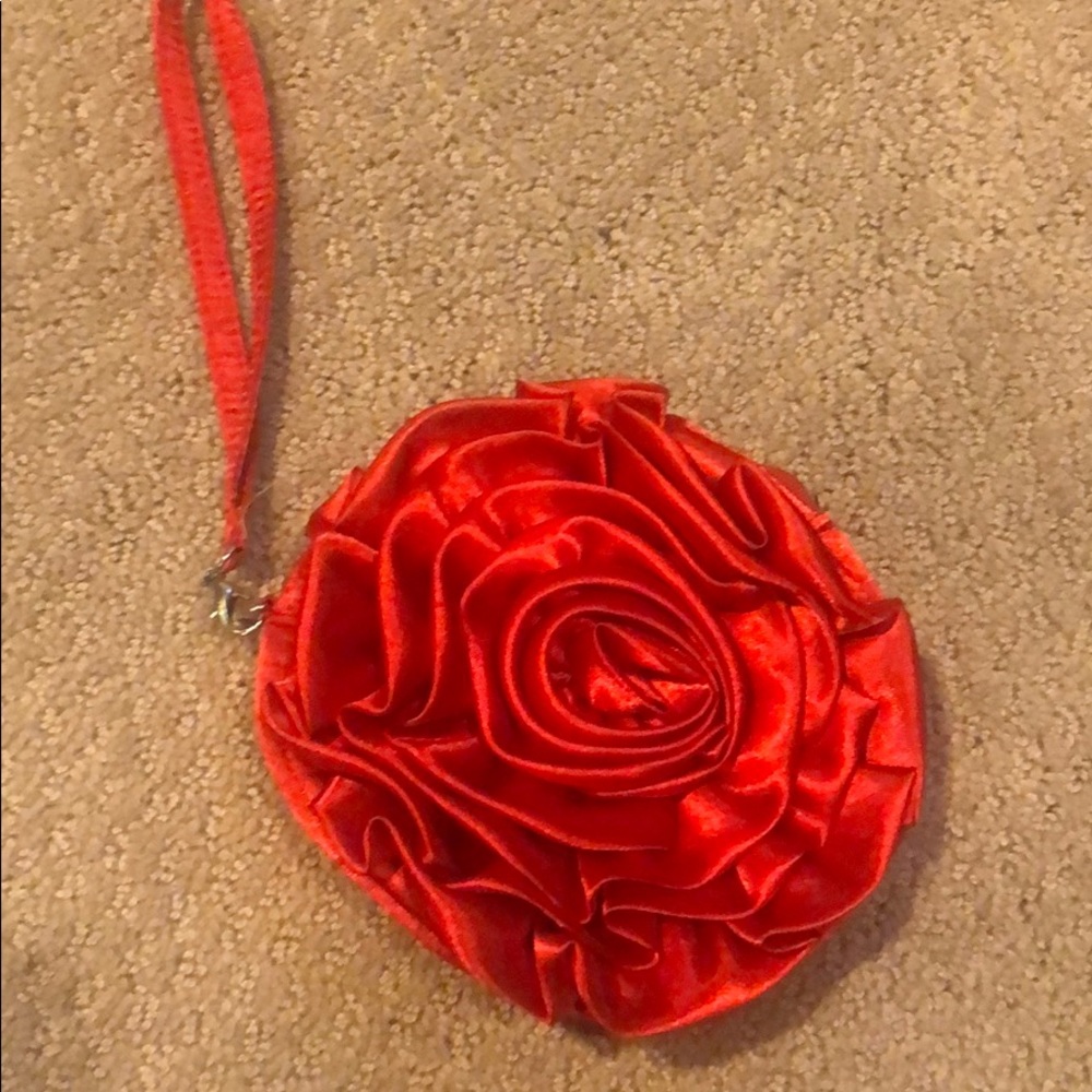 Red rose clutch